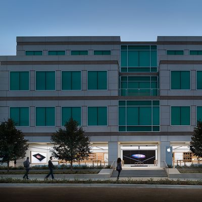 Apple Infinite Loop Store